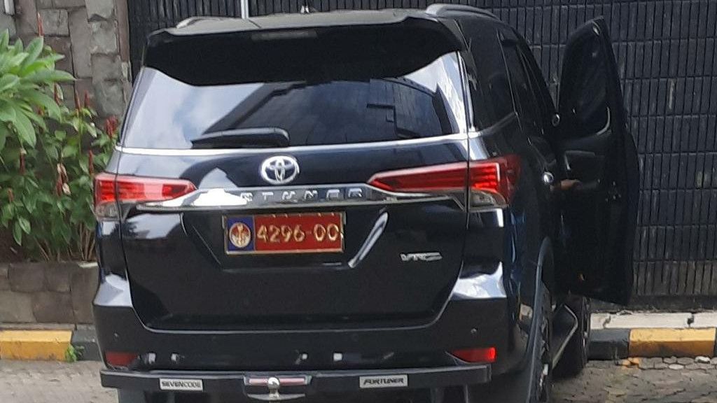 Teruntuk Prabowo, Mobil Ini Petantang-Petenteng di Jalan Pakai Pelat Kemenhan