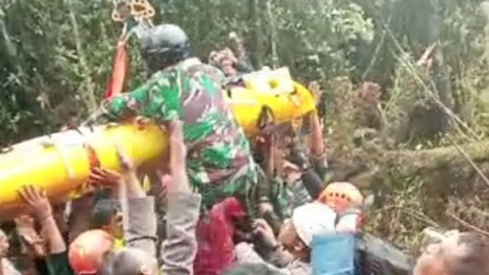 Kapolda Jambi Berhasil Dievakuasi dari Bukit Tamia