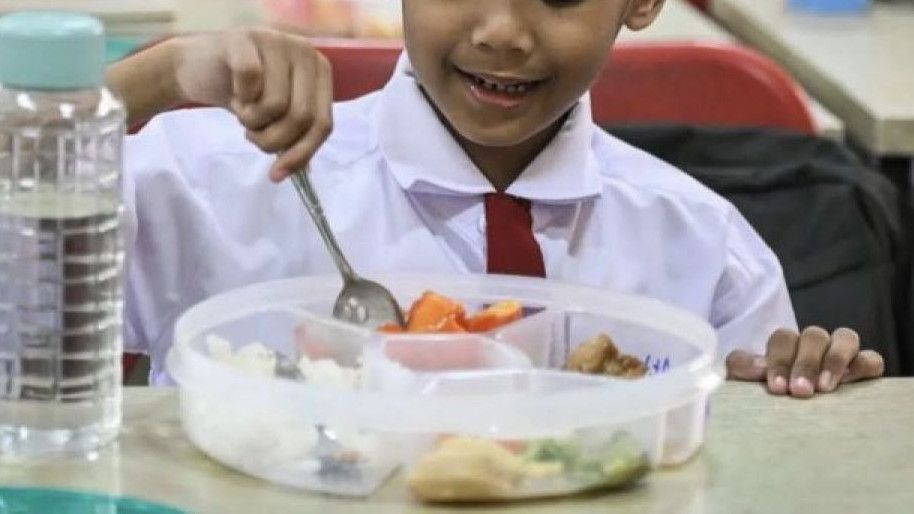 Imbas Ribuan Anak Tumbang Keracunan, DPR Minta Pemerintah Kasih Saja Proyek MBG ke Sekolah