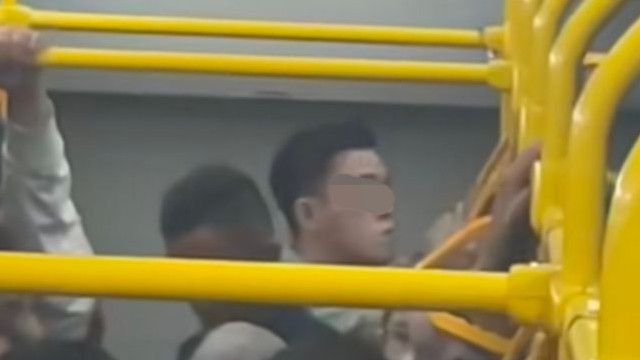 Janjian Masturbasi dalam TransJakarta, Dua Pria Menjijikkan Ditangkap
