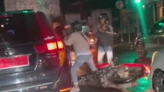 Viral, Pengemudi Mobil Plat Merah Lepaskan Tembakan ke Udara, Diduga Kepala Kejari Kediri