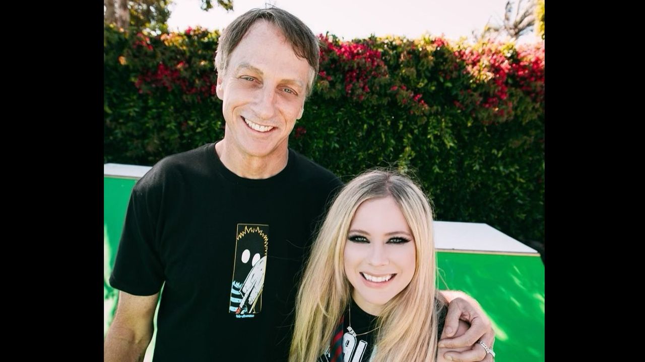 Avril Lavigne Ungkap Rahasia Video TikTok Viral Bareng Tony Hawk