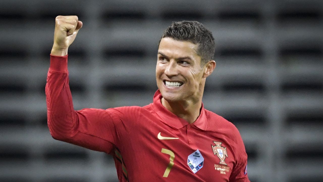 Swedia vs Portugal: Cristiano Ronaldo Lesakkan Gol ke-100 untuk Portugal