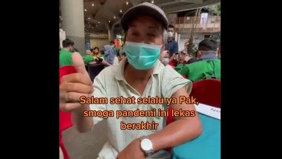 Mengharukan, Seorang Kakek di Makassar Naik Sepeda 15 KM Melawan Lelah Demi Dapat Vaksin