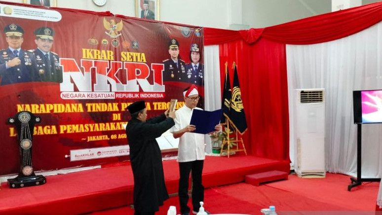 Momen Mantan Jubir FPI Munarman Ucapkan Ikrar Setia NKRI  dari Lapas Salemba Jakarta