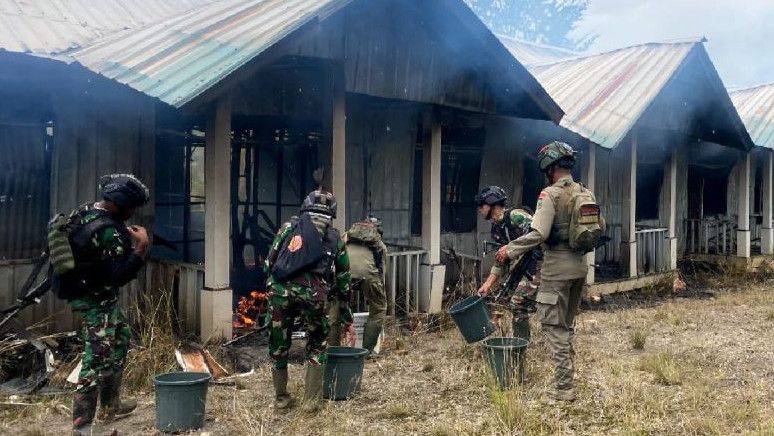 10 Rumah Tenaga Kesehatan Dibakar, TNI Berhasil Tembak Mati Satu Anggota KKB di Puncak Papua