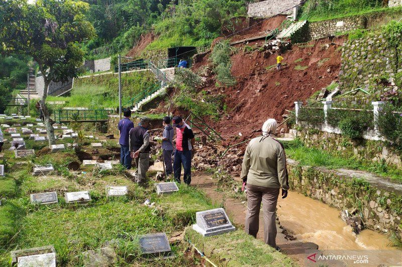 Warga Pinggir Kali di Bandung Diminta Waspada Banjir