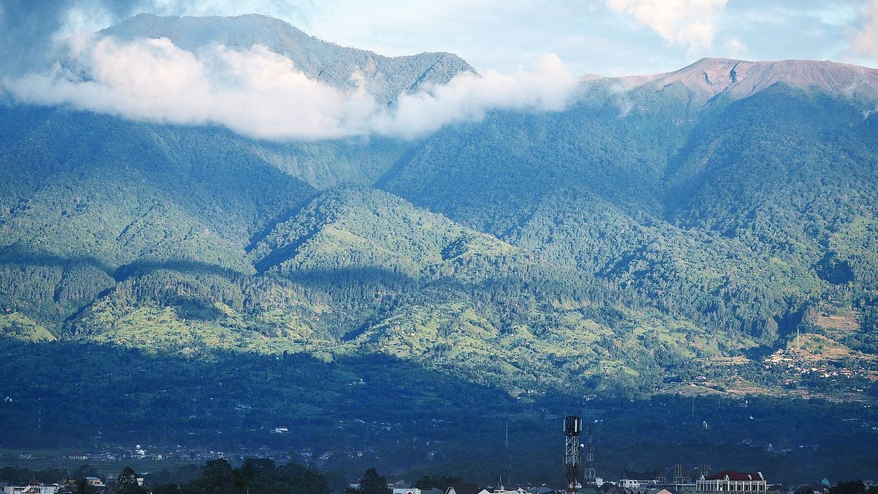 Polisi Endus Dugaan Pelanggaran yang Bolehkan Pendakian di Gunung Marapi