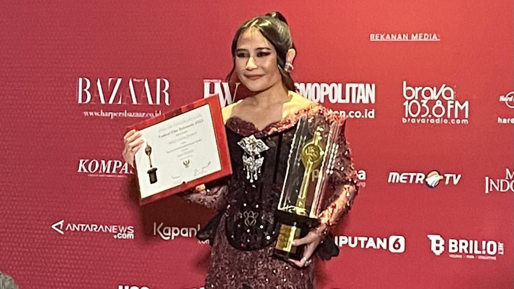 Perdana Menang Piala Citra Festival Film Indonesia, Prilly Latuconsina Menangis Terharu