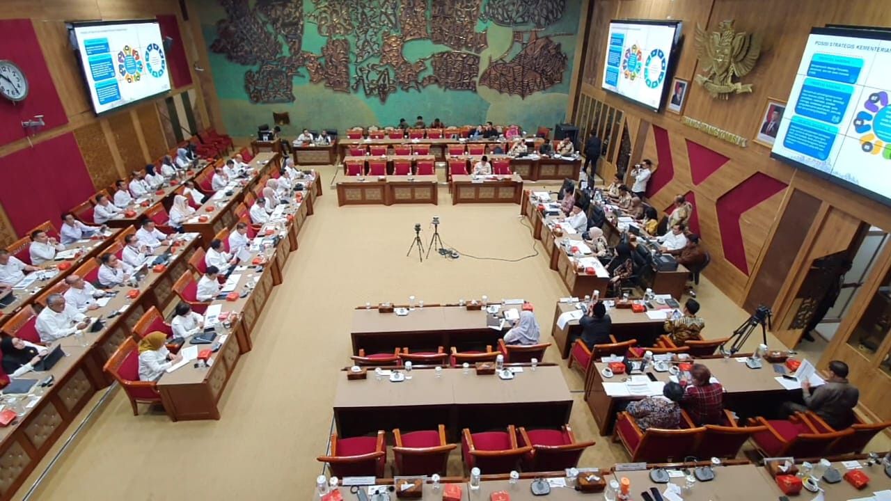 Jadi Polemik, Komisi X DPR Minta Fadli Zon Hentikan Penulisan Ulang Sejarah Indonesia