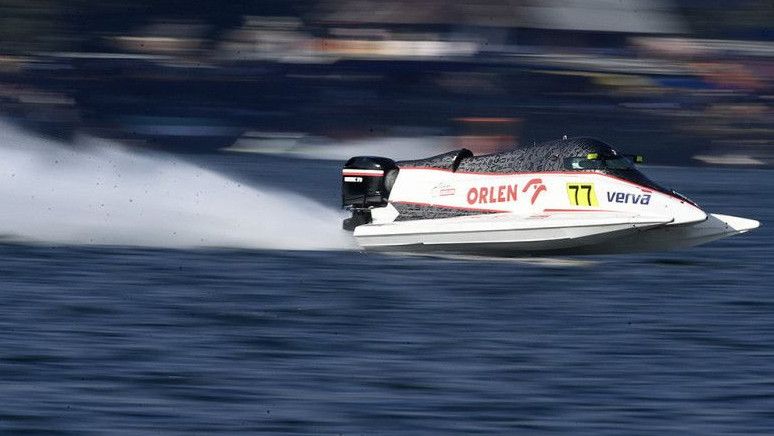 F1 Powerboat Danau Toba, Bartek Marszalek Menang Race 1