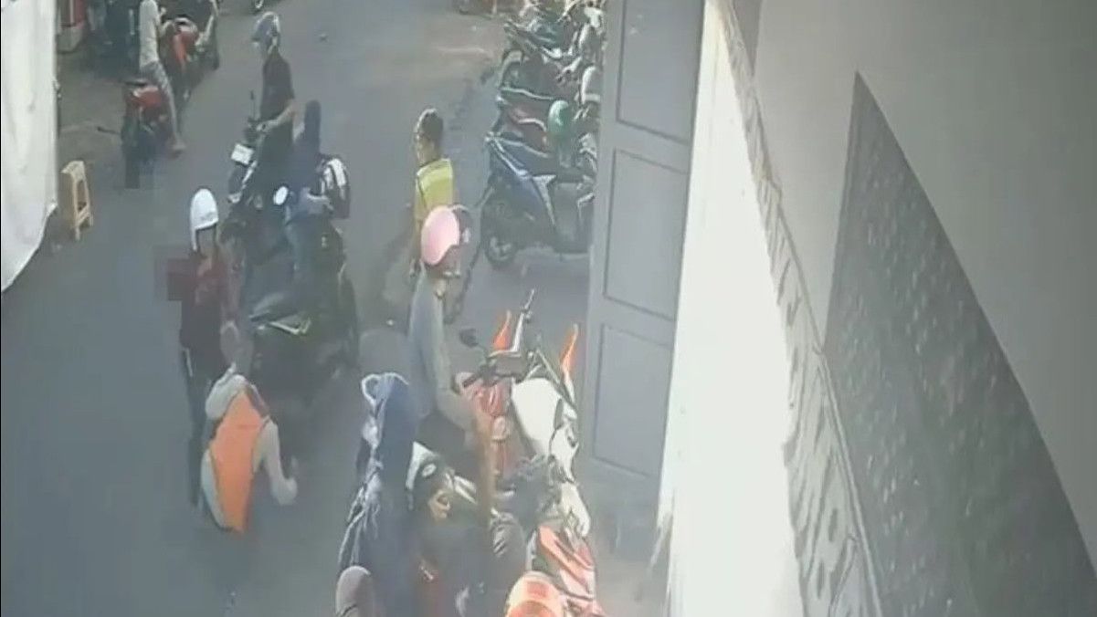 Kronologi Jukir di Makassar Dibacok Pelanggan. Ditegur Masalah Parkir Malah Sakit Hati