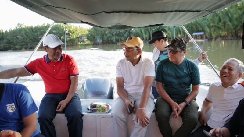Pakai Kapal, Danny Pomanto-Amran Sulaiman Nikmati Sungai di Makassar, Bahas Politik?