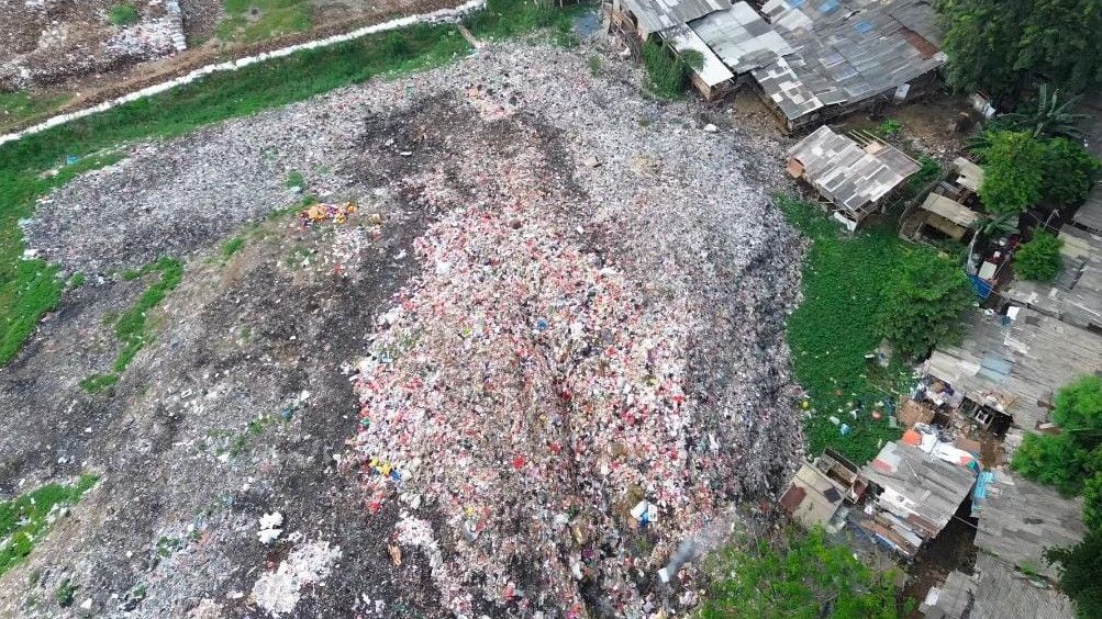 Selain di Bantargebang, Sampah Menggunung Ada di Kawasan Bintara Bekasi