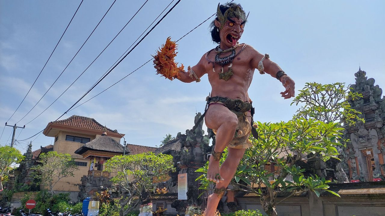 Asal Usul Ogoh Ogoh, Patung Raksasa Medium Pemurnian Roh Jahat di Bali