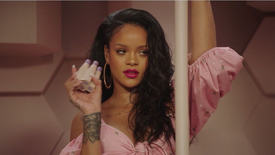 Gunakan Hadis di Pertunjukan Pakaian Dalam, Rihanna Minta Maaf
