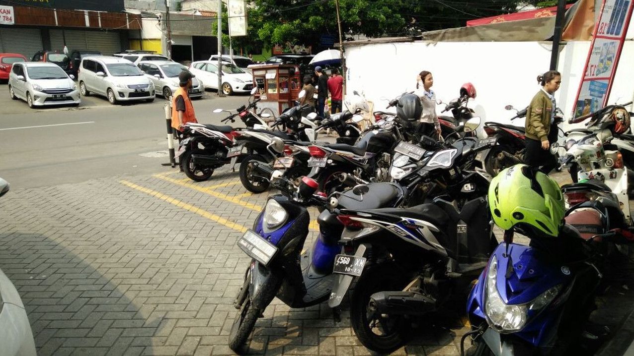 Jukir Tidak Beratribut dan Tak Memberi Karcis, e-Parking di Makassar Dikeluhkan