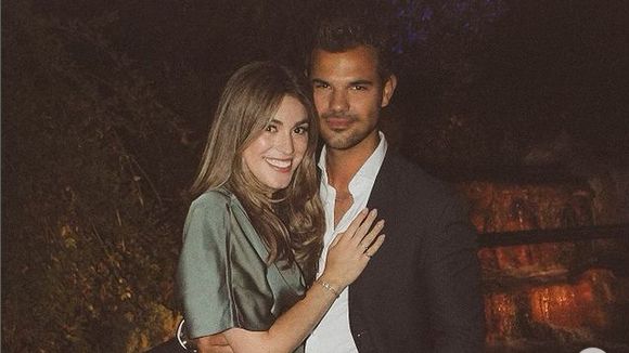 Empat Tahun Pacaran, Taylor Lautner Akhirnya Resmi Menikahi Kekasihnya