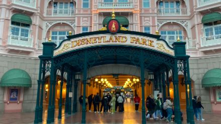 Mengintip Kemegahan Hotel Disneyland Paris Bertema Kerajaan