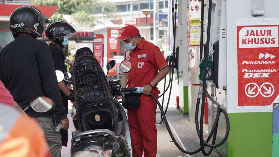 Tengah Malam, Harga BBM Naik Drastis, Pertamax Jadi Rp16.250 per Liter