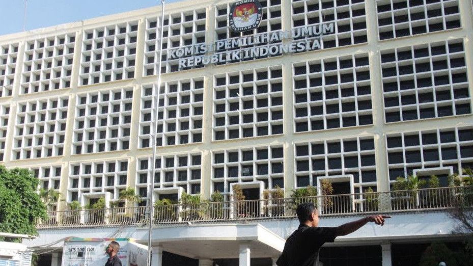 Massa Demonstrasi di Depan Gedung KPU Bubarkan Diri dengan Tertib