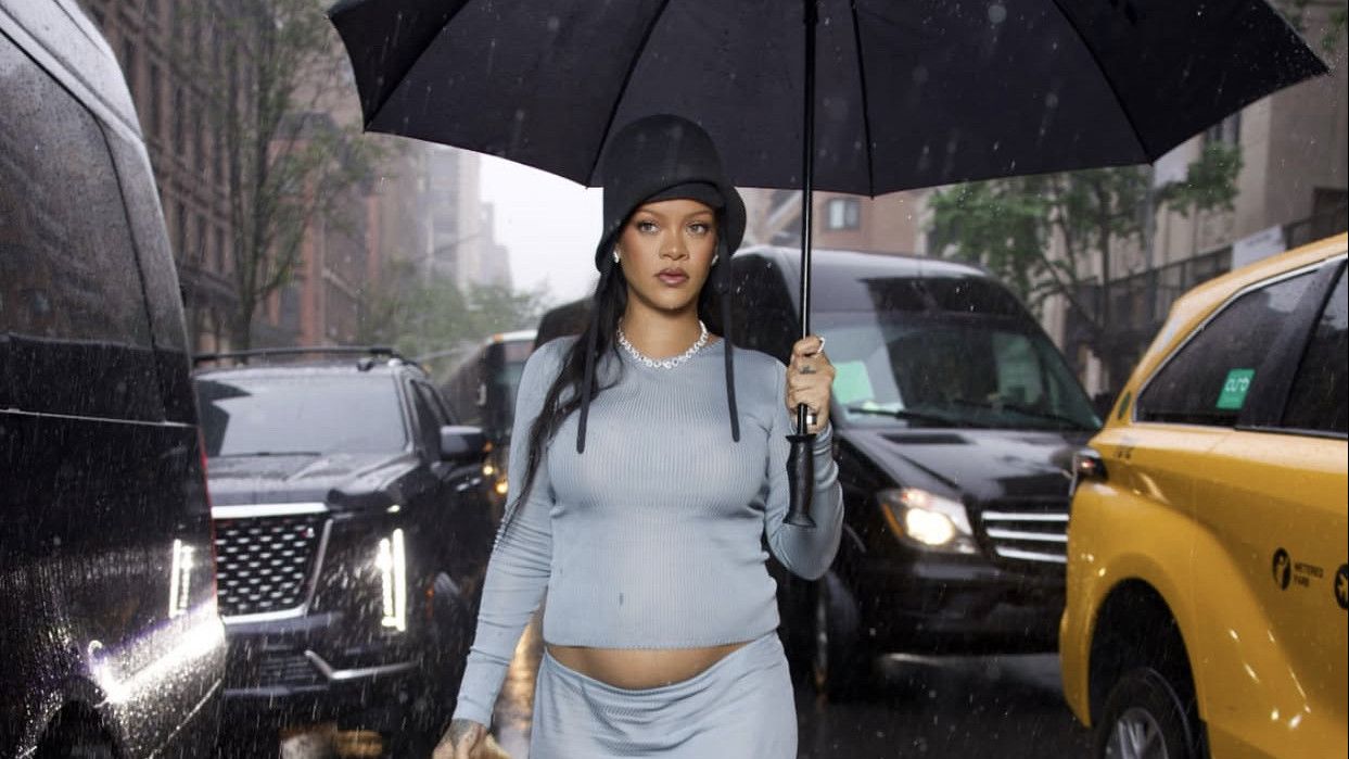 Momen Rihanna Umumkan Kehamilan Anak Ketiga di Met Gala, Perut Buncit Jadi Sorotan