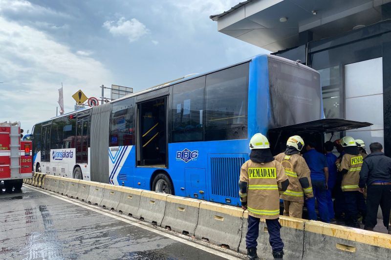 Kronologi Bus Gandeng Transjakarta Terbakar di Halte Velodrom Rawamangun Jaktim