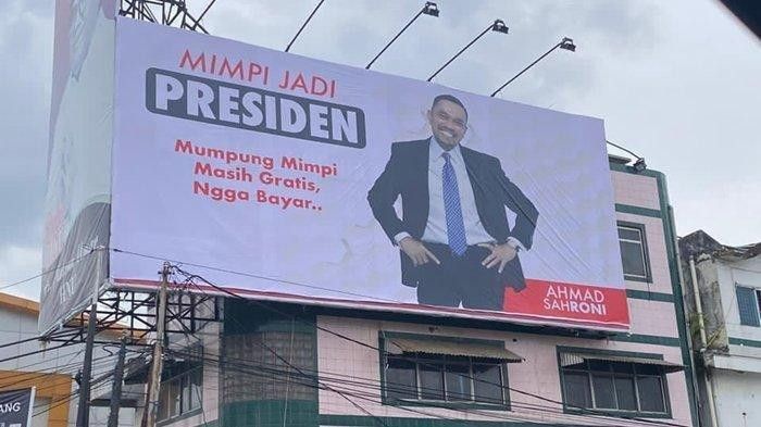 Terpampang Baliho Ahmad Sahroni 'Mimpi Jadi Presiden': Mumpung Mimpi Nggak Bayar