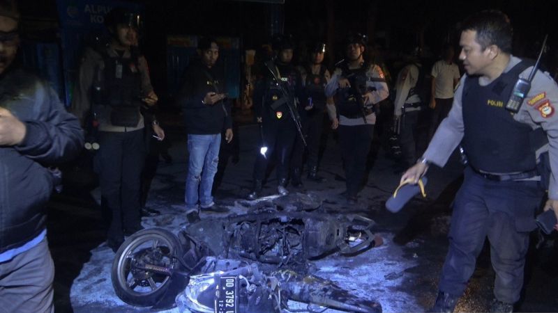 Tawuran Dekat Rumah JK di Makassar, Satu Motor Dibakar, TNI-Polisi Terpaksa Menembak