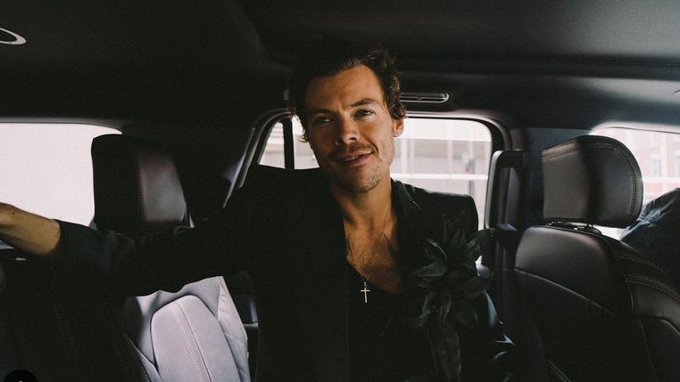 Sukses Gelar Konser Bertajuk Love on Tour, Harry Styles Sumbang Sebagian Penghasilan yang Capai Puluhan Miliar