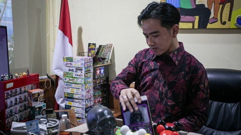 Gibran Pamer Mainan Mahal di Ruang Kerjanya Demi Dekati Anak Muda