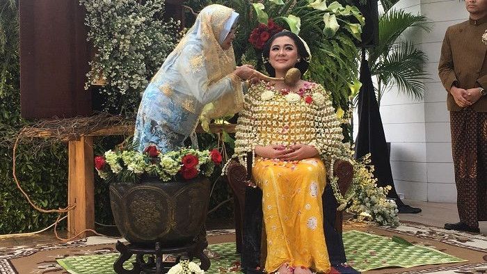 Mengenal Tradisi Mitoni yang Ada di Masyarakat Jawa