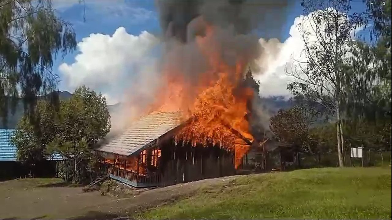 OPM Kembali Bakar Sekolah di Distrik Okbab Papua Pegunungan