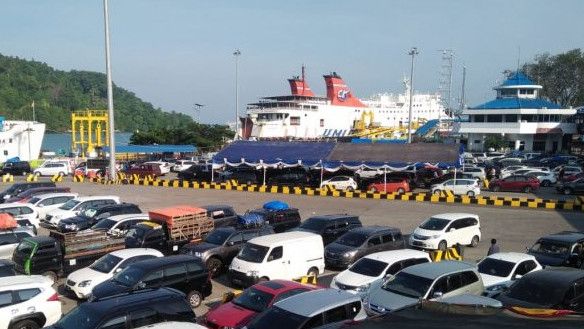 Situasi Arus Balik di Pelabuhan Merak, Jumlah Kendaraan yang Melintas Mulai Alami Kenaikan