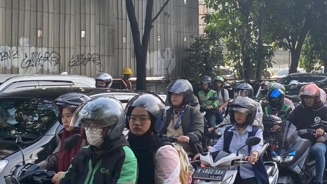 Macet TB Simatupang Bikin Stres Pengendara, Pemkot Jaksel Bikin Posko Urai Kemacetan