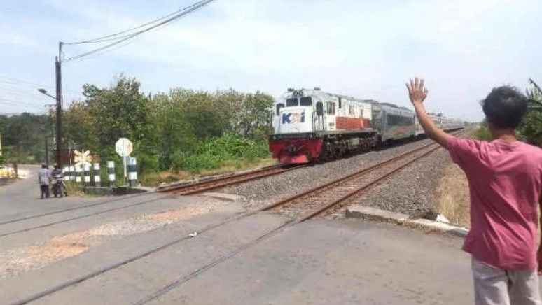Selama Tiga Bulan, KAI Daop 3 Cirebon Sebut Ada 18 Orang Meninggal di Jalur Kereta Api