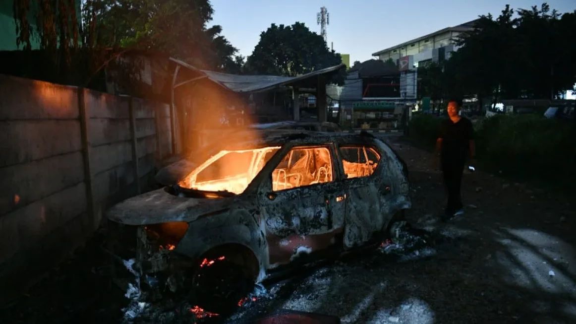 Mobil Seorang Wanita di Bekasi Dibakar Pakai Molotov oleh Orang Tak Dikenal