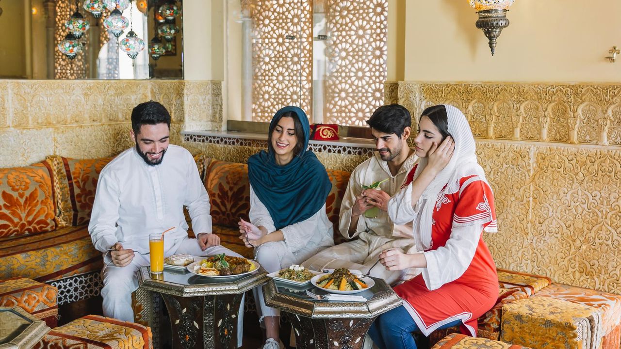 Tradisi Rumah Terbuka (Dok. Pinterest/Sandra Whitehead).