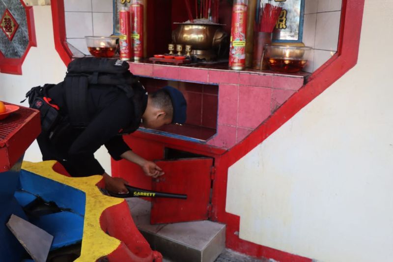 Tim Jibom Sterilisasi Empat Vihara di Kota Tangerang