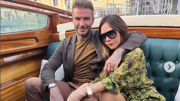 Bukan Berpisah, Victoria Beckham Ungkap Alasan Hapus Tato Inisial David Beckham di Tangannya