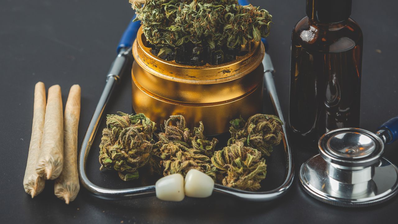 Viral Pemuda Asyik Pakai Narkoba di Depan Kampus, Pelaku Langsung Ditangkap