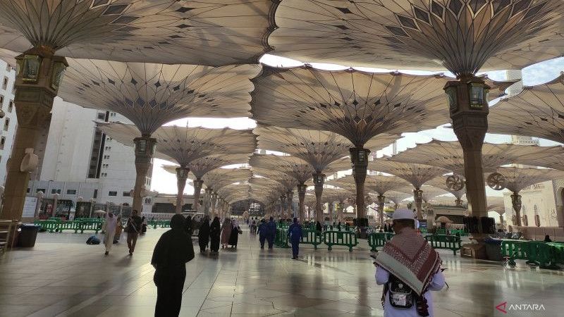 Jemaah Haji Ketahuan Merokok di Area Masjid Nabawi Padahal Sudah Ada Larangan, Sanksi Ini Siap Menanti