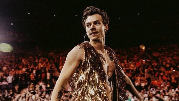 Ada Guru Sekolah di Kerumunan Penonton, Aksi Harry Styles Hentikan Konser Tuai Pujian