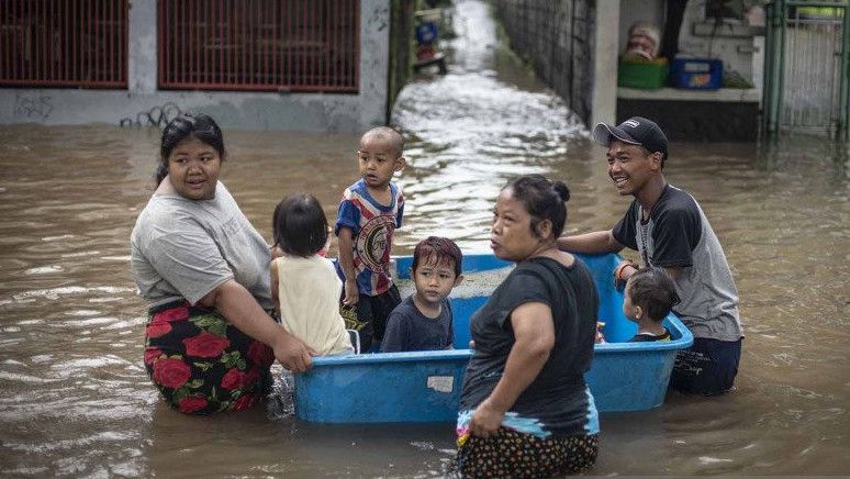 8 RT di DKI Masih Terendam Banjir pada Malam Hari Ini, Tinggi Air Hingga 80 Cm