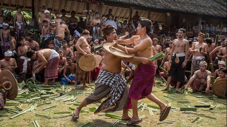 Mulai dari Makare-kare hingga Seba, Simak 5 Tradisi Unik di Indonesia yang Wajib Kamu Ketahui