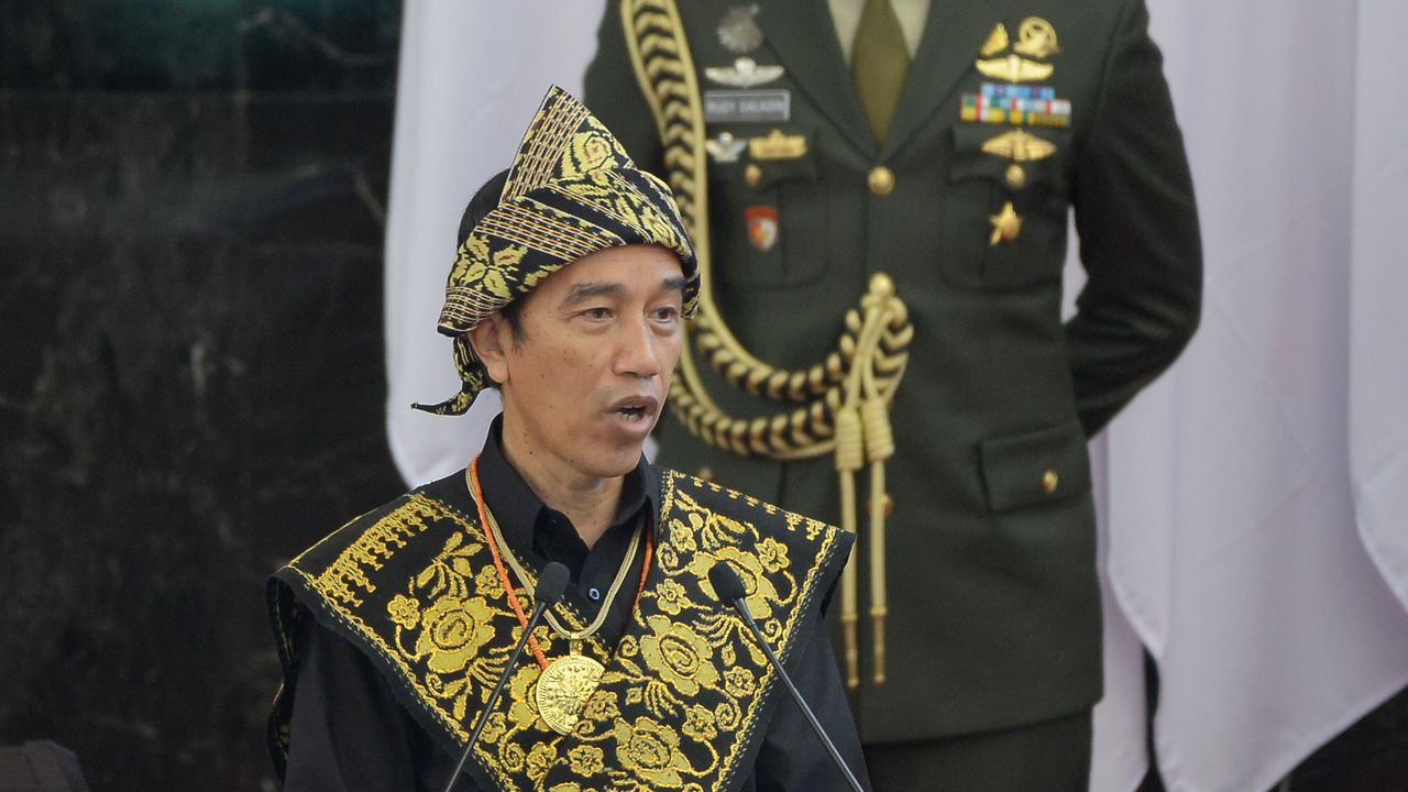 Sindir Jokowi, PKS: Jangankan Lompat, Jalan Saja Susah