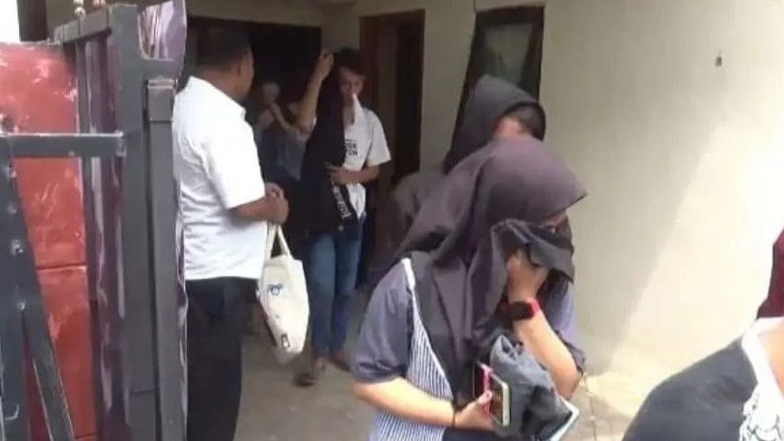 Enam Pasangan Muda-Mudi Digerebek Warga Saat Sedang Mesum di Kamar Kos Murah, Tarif Per Jam Rp30 Ribu