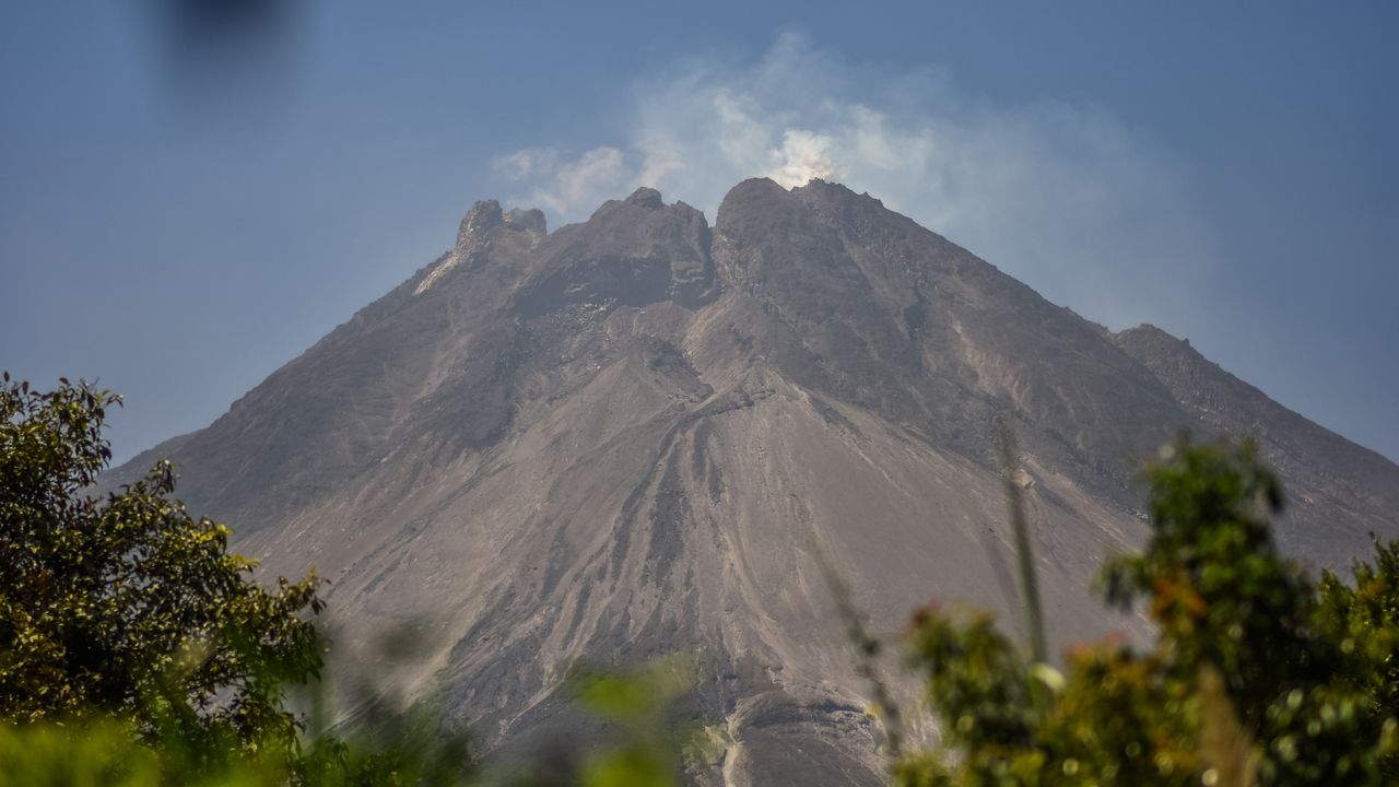 Seribu Warga Telah Dievakuasi Setelah Aktivitas Gunung Merapi Meningkat