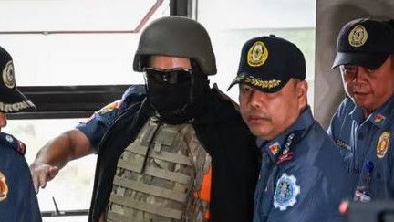 Pakai Helm dan Rompi Antipeluru, Pendeta Filipina Bantah Lakukan Perdagangan Seks