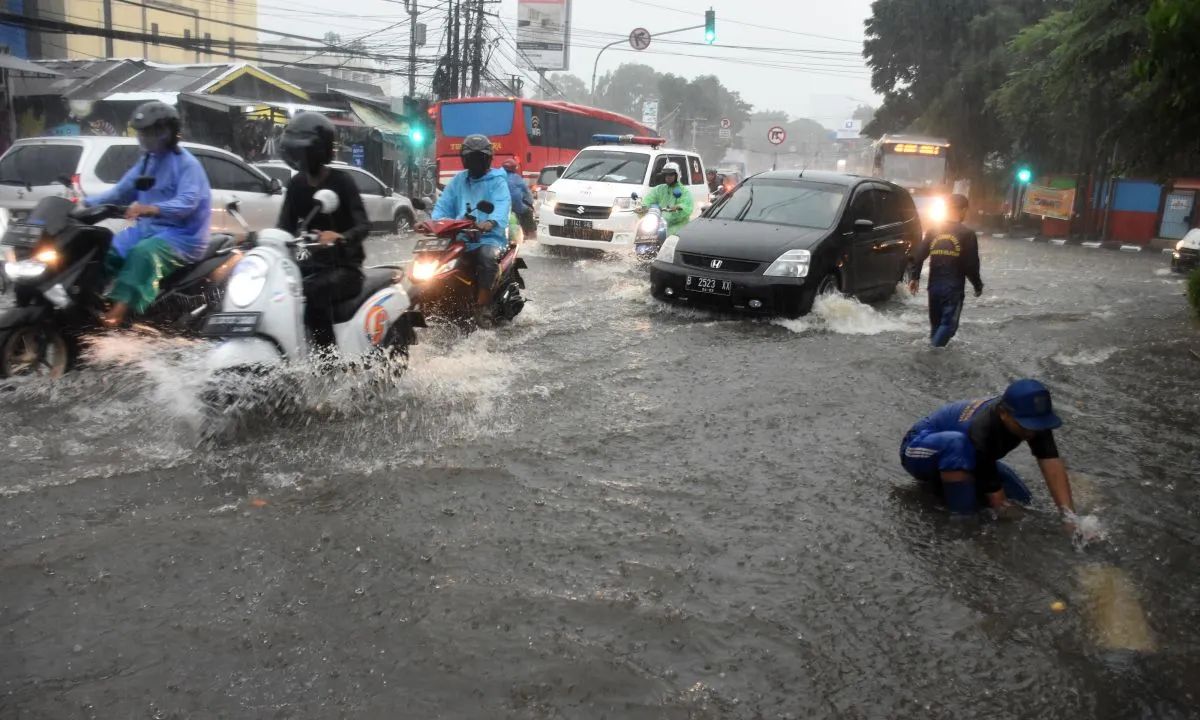 28 RT Terendam Banjir Pagi Ini, Tinggi Air Ada yang Capai 1,5 Meter